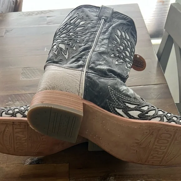 Corral Black and White Western Boots - Picture 5 of 6